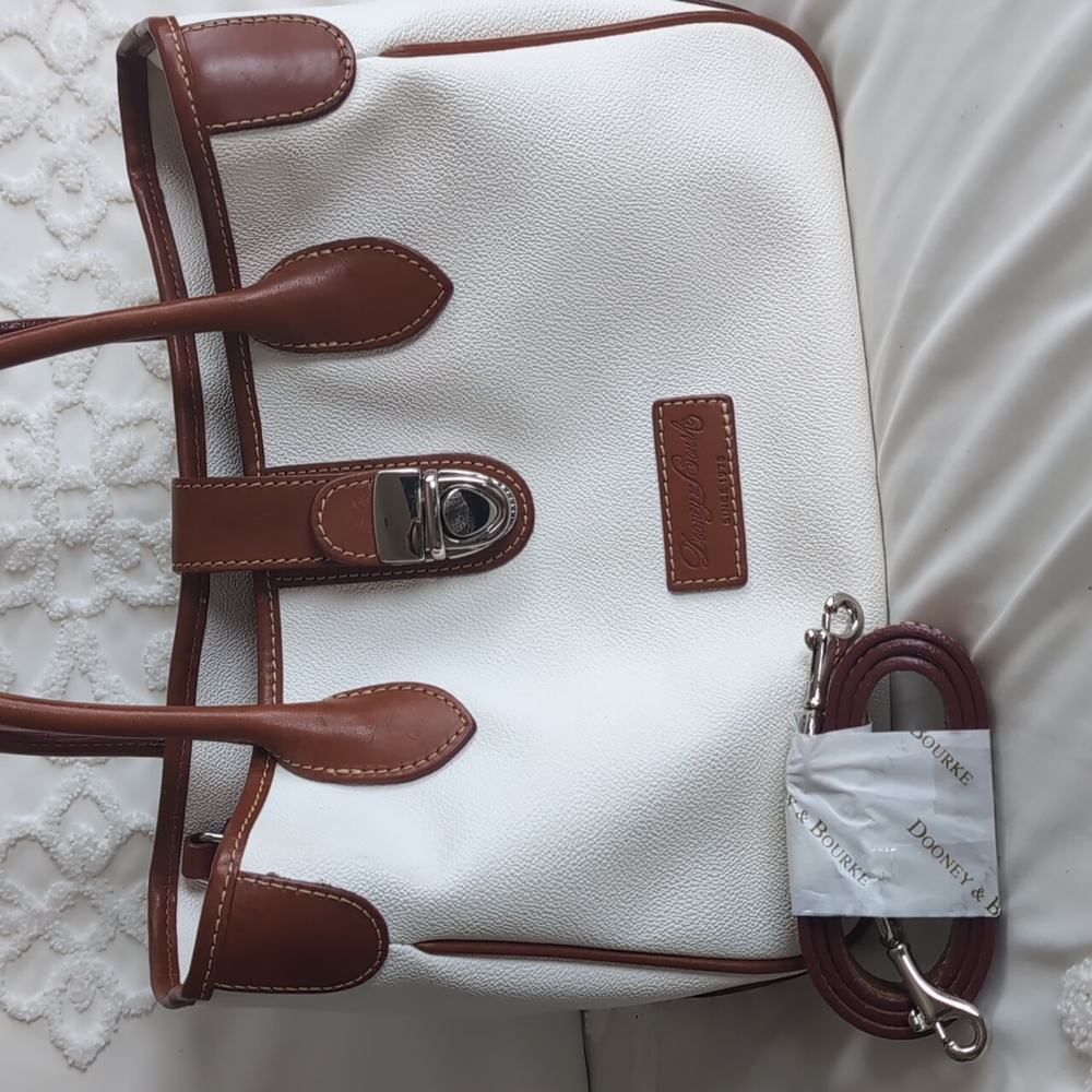 Dooney & Bourke Archives-Pebble Leather Tuck Lock Tote-White/British Tan NEW - Picture 10 of 15